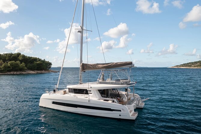 Albufeira: 2h30 Sunset Sailing Experience - "Unwind" - The boat and crew vibe: why people remember Laura and Captain Rocky