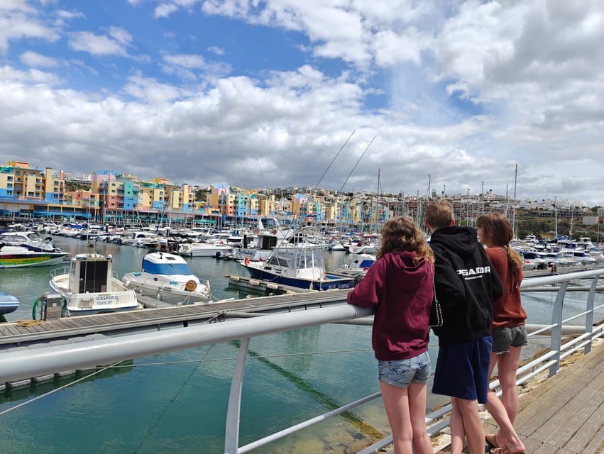 Albufeira: Albufeira Marina & west coast Tour 1.5h - Pickup in Albufeira: what to watch for with the yellow tuk tuk