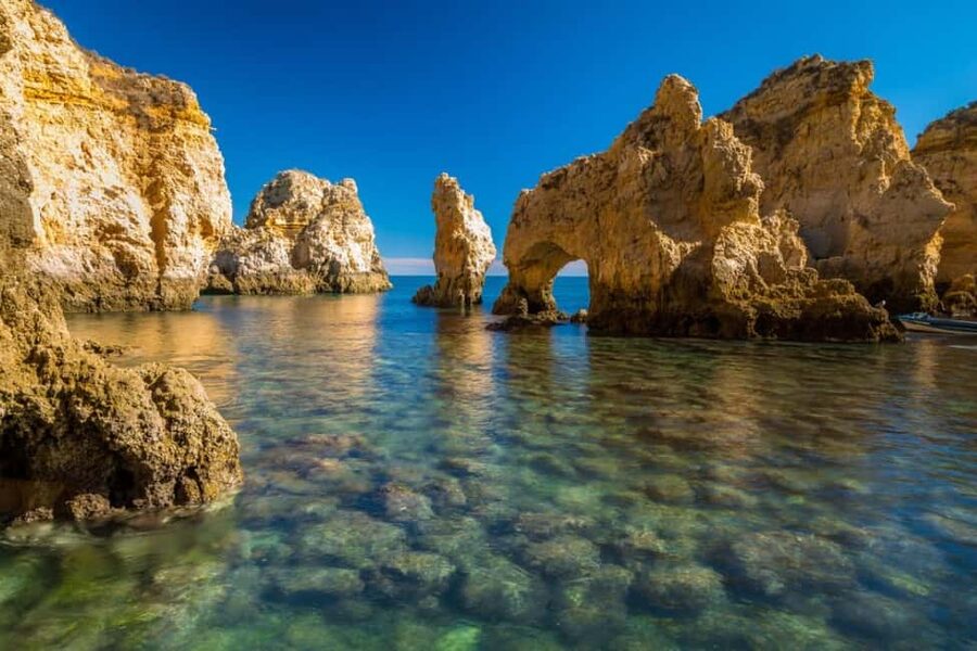 Algarve: Silves, Lagos and Cape St. Vincent in French - Lagos: Discovery-Era Landmarks, Quick Lunch, and Real Street Scenes