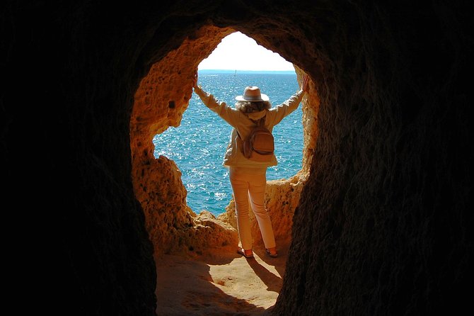 Carvoeiro and Silves Premium - Shared small group > VTours Algarve - Silves: the quick river view that sets up the big castle