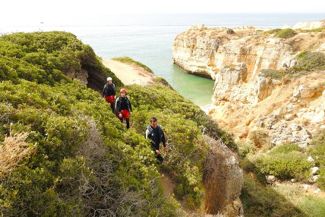 CLIFF JUMPING tour - Coasteering in Albufeira - Coaching Style: How Guides Help You Land the Big Moments