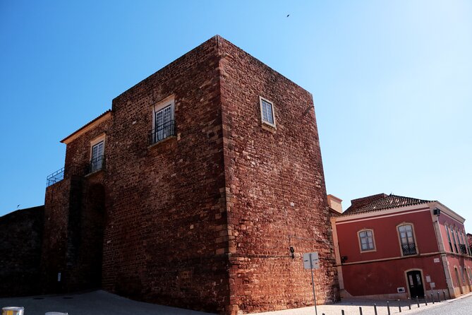 Guided visit to Silves and taste of local flavors - Stop 4: Castelo de Silves and the fortification story