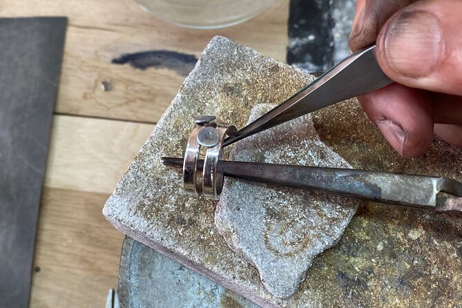 Jewellery Workshop in Albufeira - Meet at Centro Comercial Cerro Novo, and plan for a quick handoff