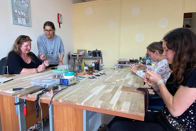 Jewellery Workshop in Albufeira - Tools, metals, and why the instructor’s support matters