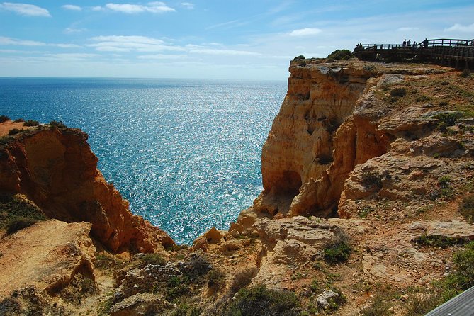 Lagos and Carvoeiro Premium - Shared small group > VTours Algarve - A Boneca: the short tunnel and the sea-view windows
