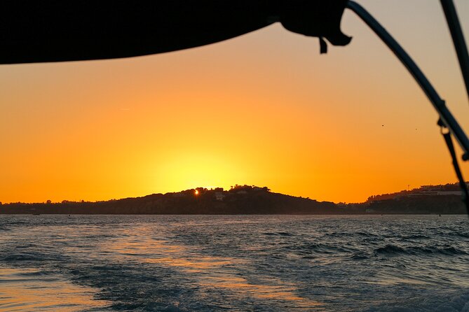 Luxury Sunset Cruise 3h - What’s actually included: drinks, wine tasting, water, and snacks