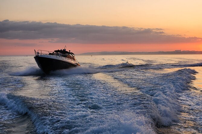 Luxury Sunset Cruise 3h - The crew energy: attentive hosts and local storytelling
