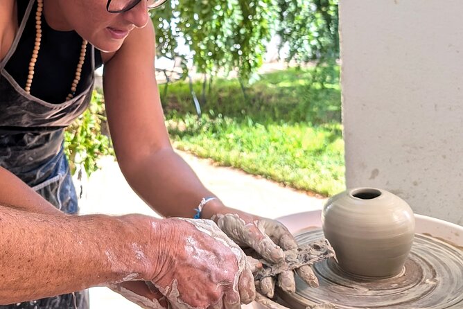 Pottery workshop in the Algarve - Small-group attention and English support: how smooth it feels