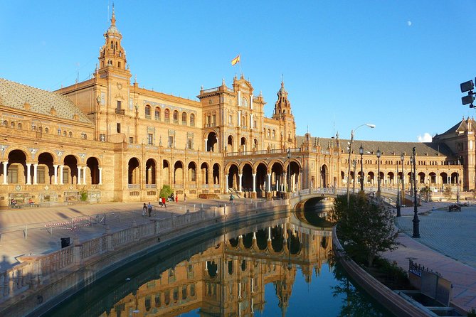 Seville Day Trip from the Algarve - Guide + sound + group size: what you’re buying with the walking part