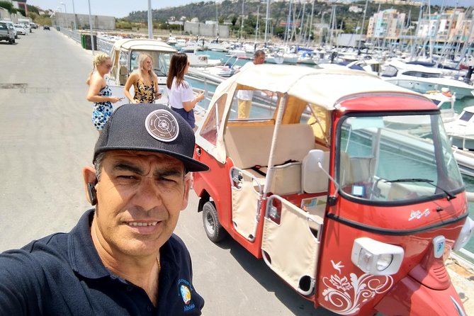 Sigtseeing in a Tuk Tuk ,Unique Experience - Andre on Board: Live Commentary That Actually Helps