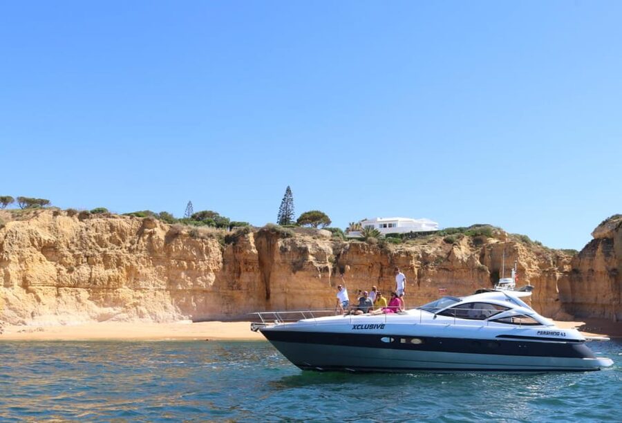Xclusive Luxury Yacht Albufeira - Crew service: the difference between nice and memorable