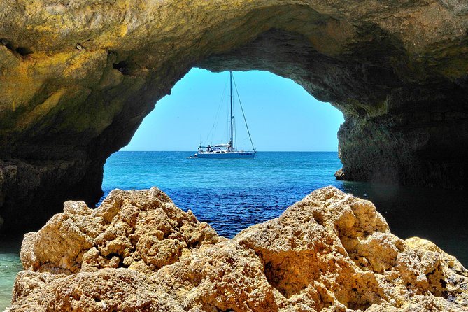 Yatch FINISMAR: 6 hours cruise with Beach BBQ (14passengers) - The beach BBQ stop: lunch on the Algarve, not just a quick bite
